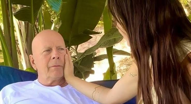 Bruce Willis, la moglie parla di uno stato di lutto costante: che cos’è la perdita ambigua nella demenza