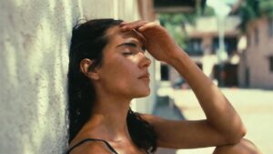 La pelle fredda durante il caldo: perché è un segnale che il corpo sta cedendo
