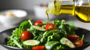 L’olio extravergine d’oliva fa ingrassare davvero? La risposta che in molti ignorano