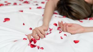 Orgasmo femminile, conosci la tecnica dell’Angling? Così lo raggiungerai facilmente