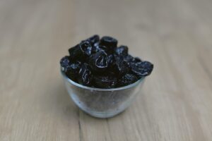 Non sono solo un lassativo: cosa fanno davvero le prugne secche