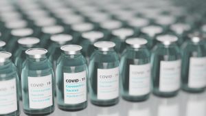 Il vaccino COVID può aiutare anche contro il cancro? Ecco cosa dice lo studio